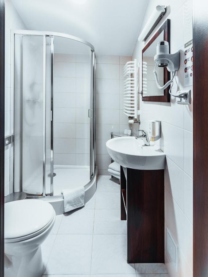 Dwor Dwikozy Hotel Buitenkant foto