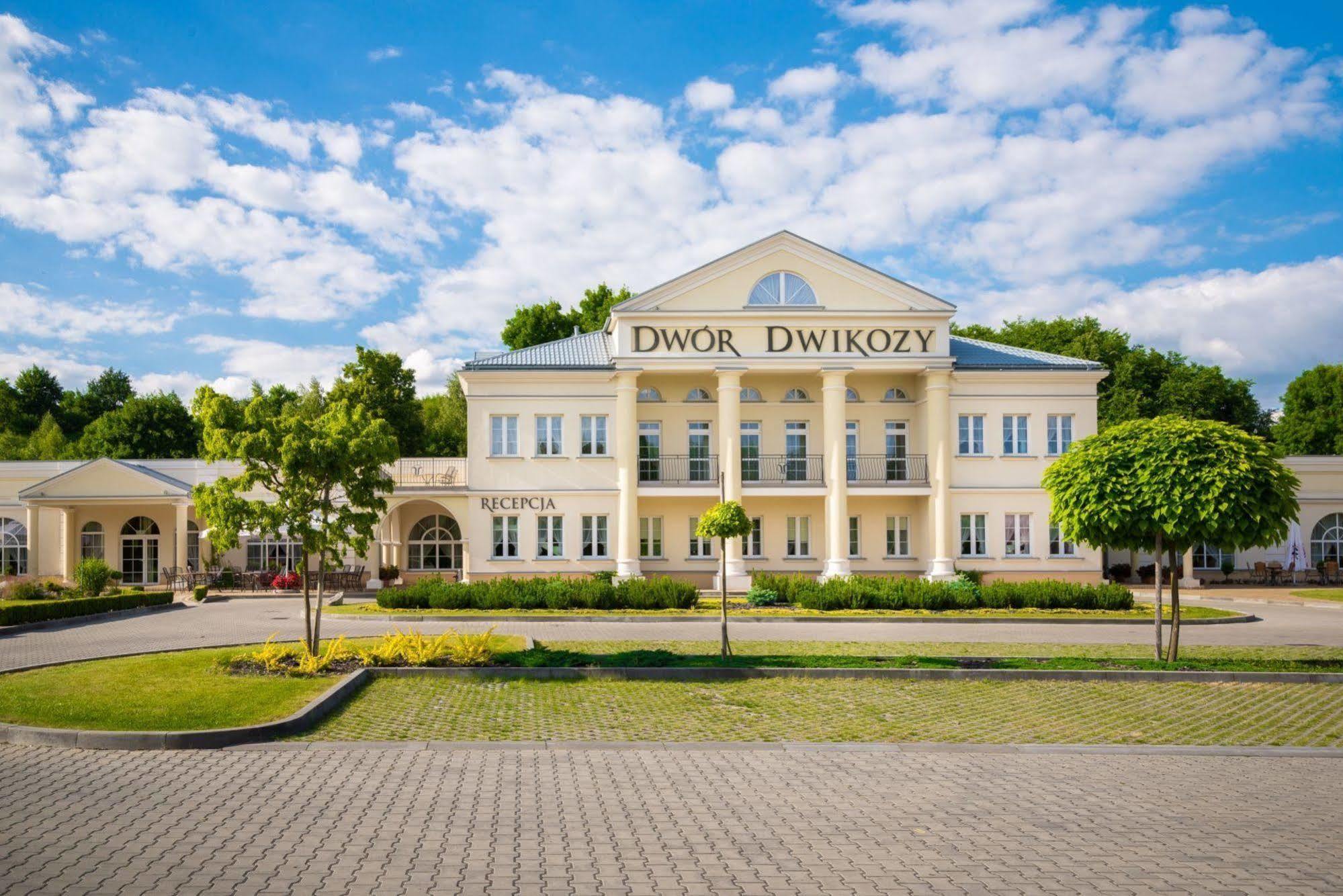 Dwor Dwikozy Hotel Buitenkant foto