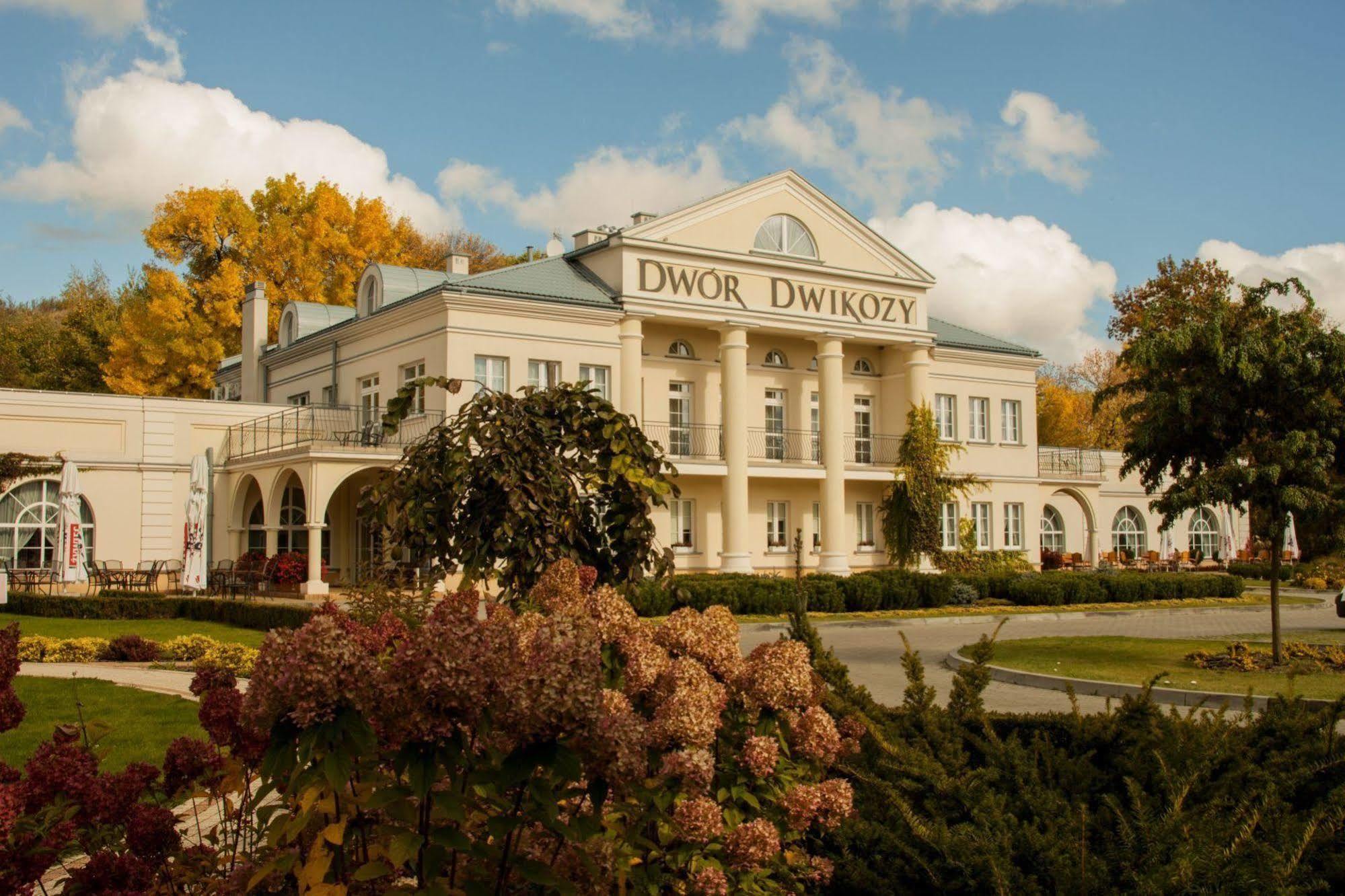Dwor Dwikozy Hotel Buitenkant foto