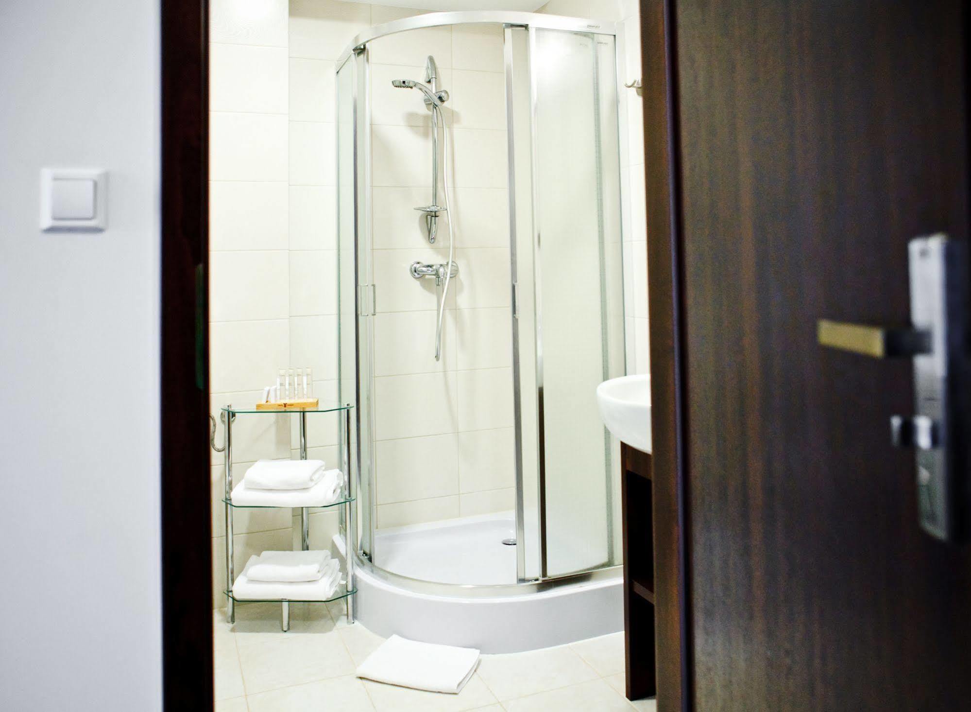 Dwor Dwikozy Hotel Buitenkant foto