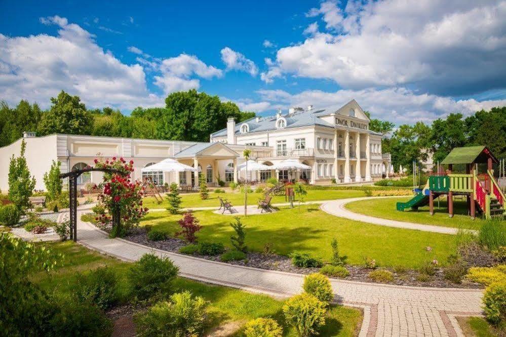 Dwor Dwikozy Hotel Buitenkant foto